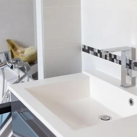 Lägenhet Loft A 15 Min Des Champs-elysees Paris Avec Parking Clichy